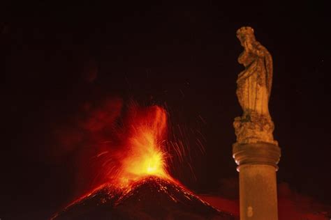 Etna Eruzione Spettacolare Guarda Le Foto Affaritaliani It