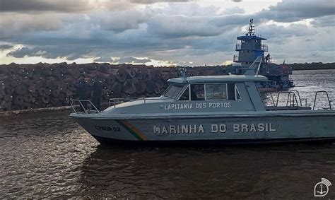 Marinha apreende embarcações carregadas madeira e manganês no Pará