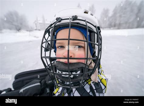 Ice hockey helmet hi-res stock photography and images - Alamy