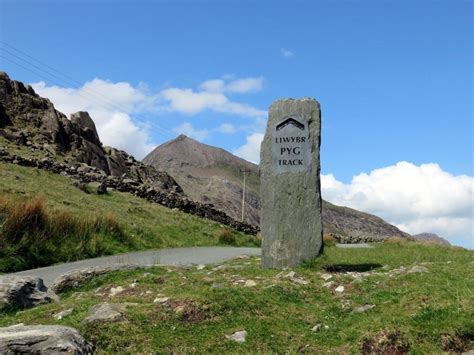 Paths up Snowdon in Order of Difficulty – Walk up Snowdon