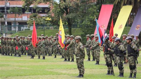 Soldados De La S Ptima Divisi N Del Ej Rcito Cuidan A Los Antioque Os