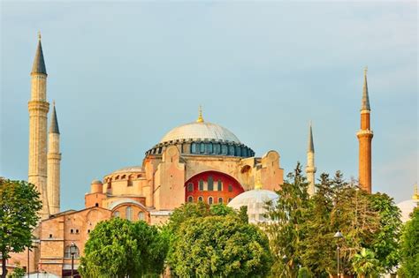 La Mezquita De Santa Sof A En Estambul Por La Noche Turqu A Hito