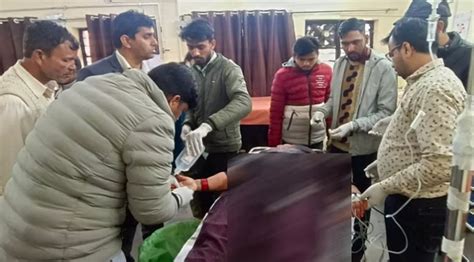 दिनदहाड़े बदमाशों ने घर में घुसकर की लूटपाट महिला की गर्दन पर चाकू से हमला कर किया लहूलुहान