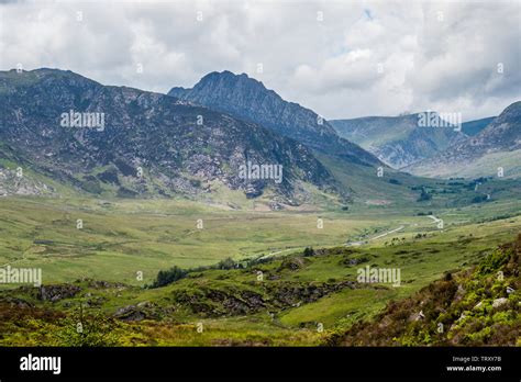 Snowdonia Mount Tryfan Summer Hi Res Stock Photography And Images Alamy