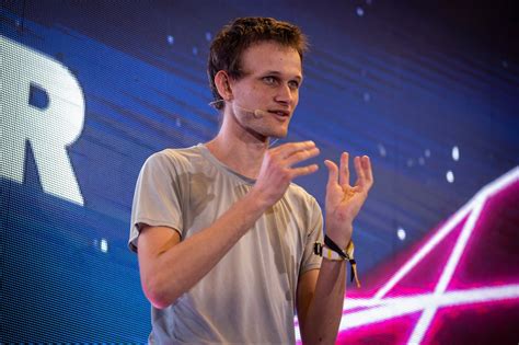 Vitalik Buterin fundador de Ethereum estuvo en Colombia y destacó el