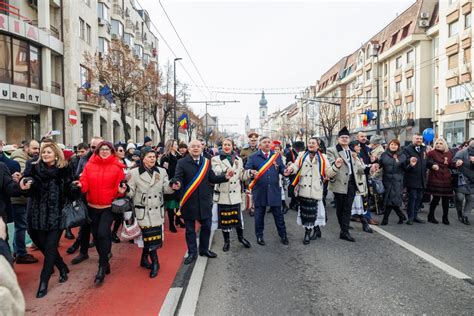 Ziua de Cluj Clujenii s au prins în horă de Mica Unire în centrul