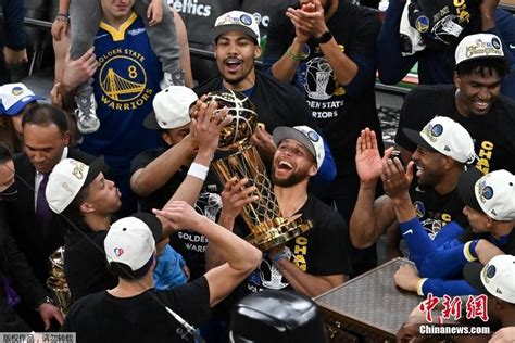 Nba总决赛勇士大胜凯尔特人捧杯 库里首获fmvp 搜狐大视野 搜狐新闻