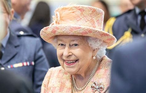 Elizabeth Ii La Reine Est Morte De Vieillesse Selon Son