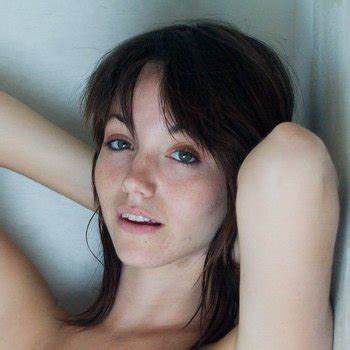 Cayla Christelle Babe Page Watch This Adult Model On FreeOnes