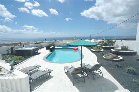 Lanzarote Beach Villas with Sea Views - Lanzarote Villa Choice