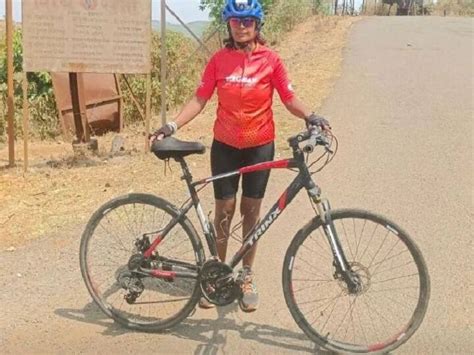 Cyclist Preeti Maske Pune 45 Year Old Cyclist Preeti Maske Reached Manali From Leh By Cycle In