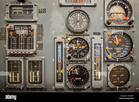 Vintage airplane control panel hi-res stock photography and images - Alamy