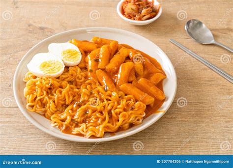 Rabokki Ramen Or Korean Instant Noodle And Tteokbokki In Spicy Korean