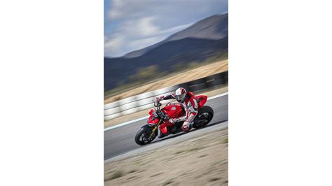 Prueba De La Ducati Streetfighter V Naked Bike De Alto Rendimiento