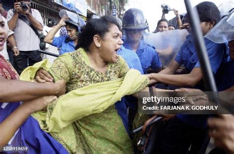 17 Bangladesh Riot Female Police Stock Photos High Res Pictures And