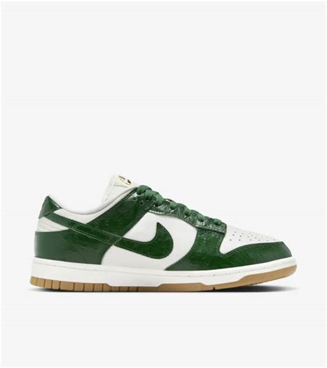 Women S Dunk Low Gorge Green Fj Release Date Nike Snkrs My