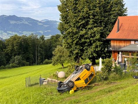 Kaltbrunn SG Lieferwagen Kommt Von Fahrbahn Ab Fahrer Verletzt Nau Ch