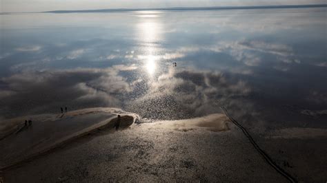 Turkey S Iconic Salt Lake Shrinks Amid Drought