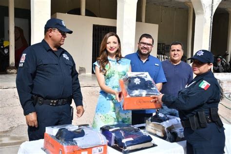 SP Y Administrativo De Mocorito Recibe Uniformes Nuevos