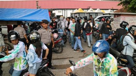 Puluhan Pelajar Rayakan Kelulusan Dengan Mabuk Bawa Sajam Dan Bikin