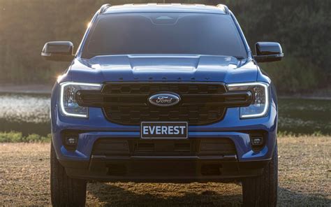 Comparison Ford Everest Sport 2023 Vs Ford Explorer St Line 2022 Suv Drive