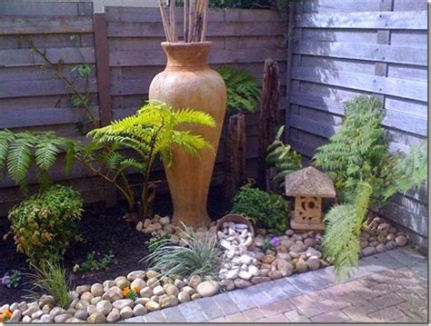 The dry stream - river rock garden edging ideas | Interior & Exterior Ideas