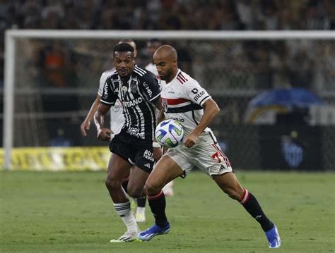 Lucas N O Tem Les O Constatada Mas D Vida Para O Jogo Contra O Flamengo