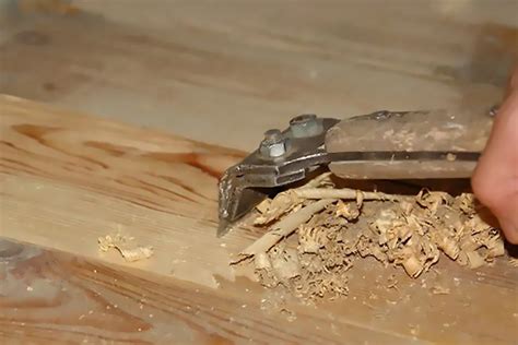 Как снять лак с дерева в домашних условиях: чем удалить, способы ...