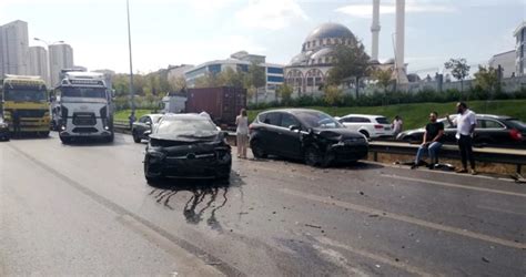 Tem De Zincirleme Kaza Ara Birbirine Girdi Trafik Durma Noktas Na