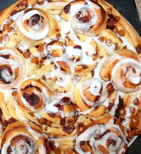 ~Cinnamon Roll Pizza! | Oh Bite It