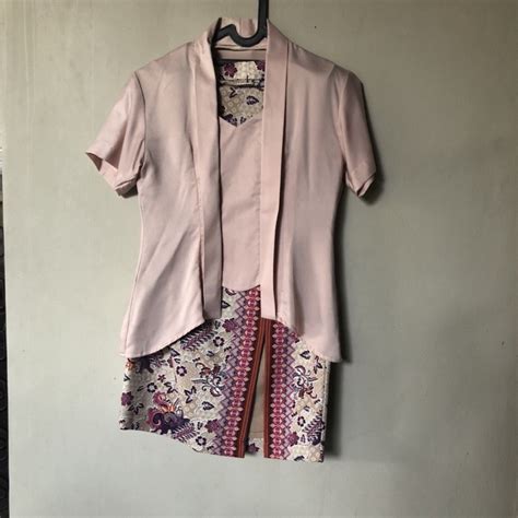 Jual Kebaya Pink Nude Bawahan Batik Pink Preloved Shopee Indonesia