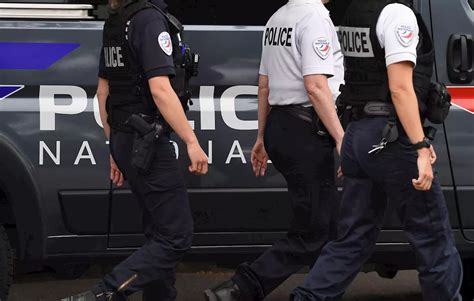 Paris Dans Le 20e Une Voiture Percute Plusieurs Personnes En