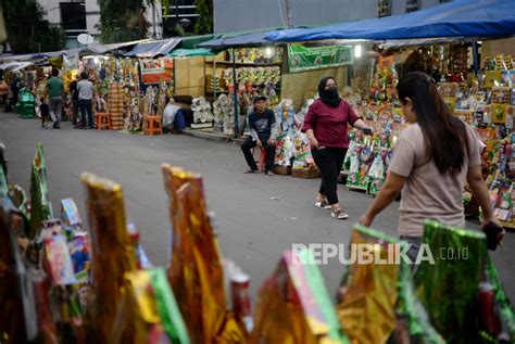 Pedagang Parsel Musiman Di Pasar Kembang Cikini Republika Online