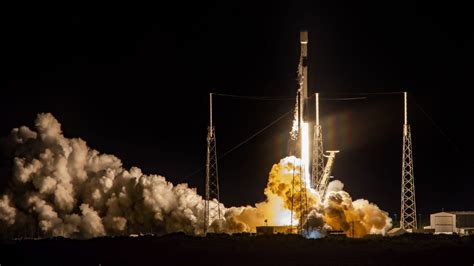 Spacex Celebrates 200th Booster Landing Falcon 9 Rocket Deploys 72