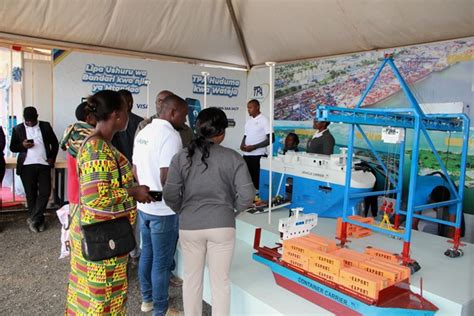 MKUU WA POLISI TAZARA ATEMBELEA BANDA LA TPA MAONESHO YA NANENANE