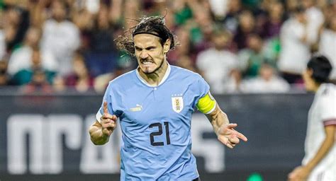 Edinson Cavani se retira de la selección de Uruguay en la previa de la