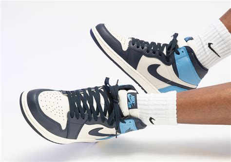 Jordan 1 Unc Obsidian 555088 140 Store List