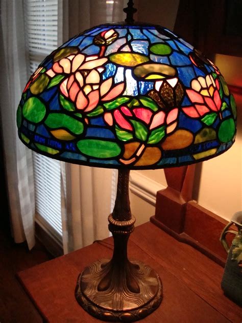 Reproduction Tiffany Waterlily Lamp