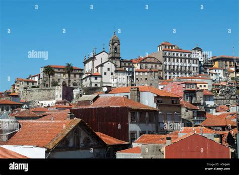 Portugal Europa La Silueta De La Ciudad De Porto Con Vistas