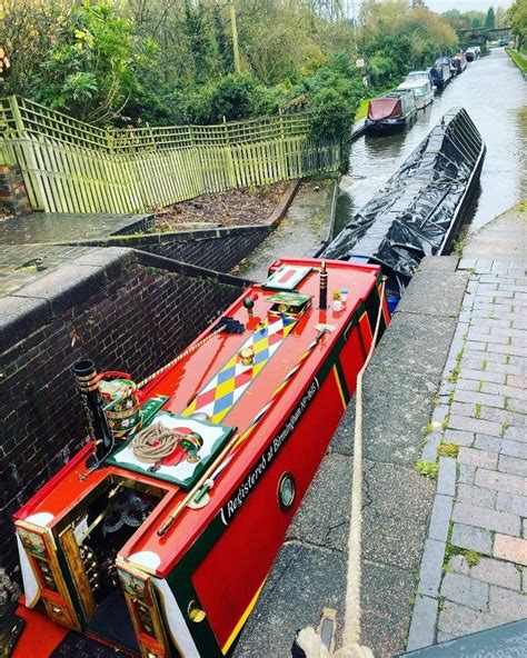 Pin On Canal Boat Narrowboat Canal Boat Working Boat