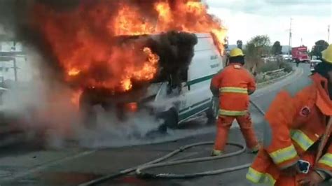 De Manera Inesperada Ambulancia Del Imss Se Incendia En El Perif Rico