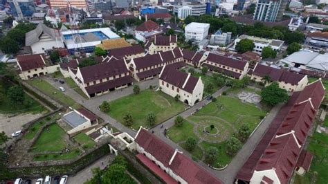 Foto Benteng Fort Rotterdam Dari Udara Tribun