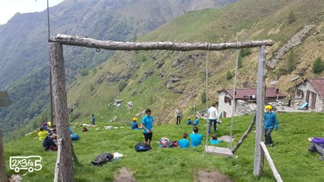 Trekking Con Bambini In Lombardia All Alpe Dove Giocare Su Una