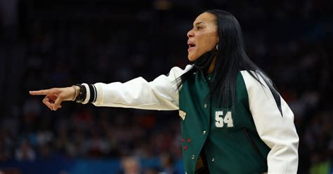 Look Dawn Staley Makes Fashion Statement During Womens National