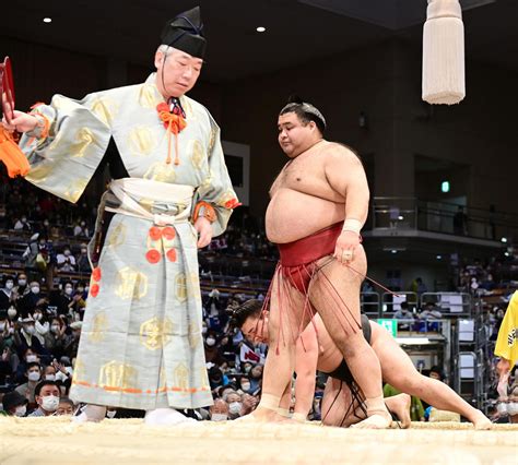 高安初vへ1敗キープ 小結霧馬山との“好調対決”制し6連勝「千秋楽まで盛り上げたい」 大相撲写真ニュース 日刊スポーツ