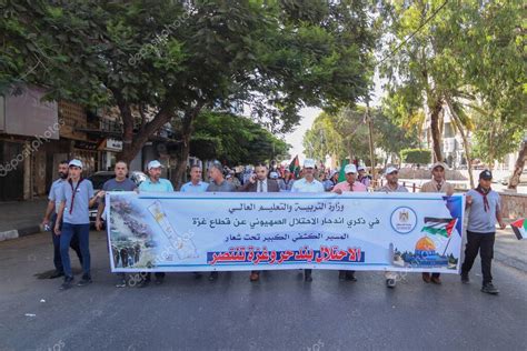 Niños Palestinos Participan En Una Marcha De Exploración Que Conmemora El Aniversario De La