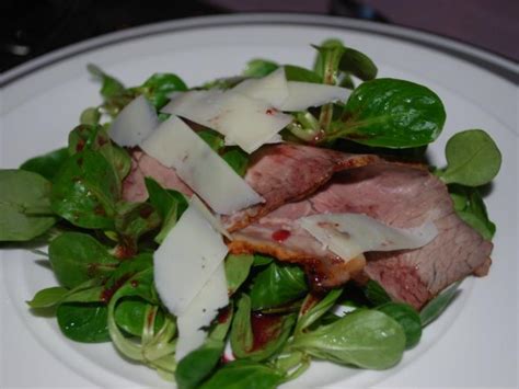 Roastbeef Auf Feldsalat Mit Johannisbeer Vinaigrette Rezept Kochbar De