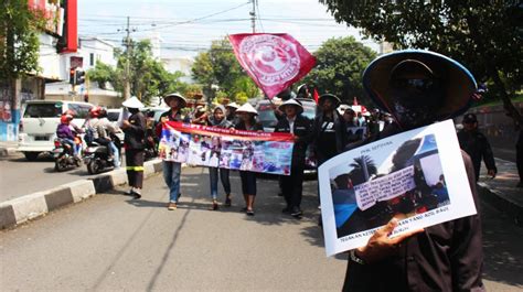 May Day Massa Serukan Pemenuhan Hak Ribuan Pekerja Yang Di Phk Freeport