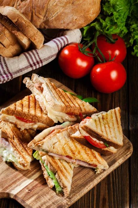 Panini Mit Tomaten Und Mozzarella