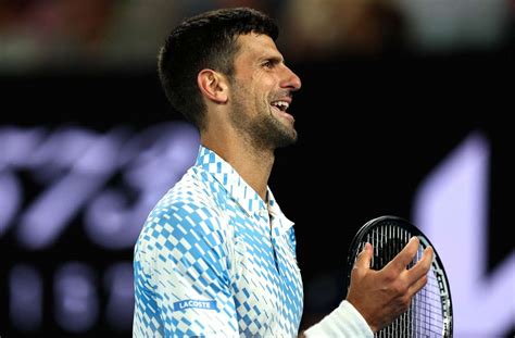 Australian Open In Melbourne Novak Djokovic Wirkt Erst Verletzt Und